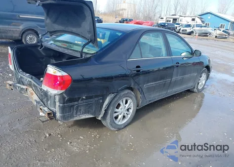 2005 Toyota Camry Le V6 z USA, uszkodzony, nr VIN 4T1BF30K05U105045